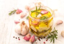 Σκόρδο σε ελαιόλαδο Σκόρδο σε λάδι